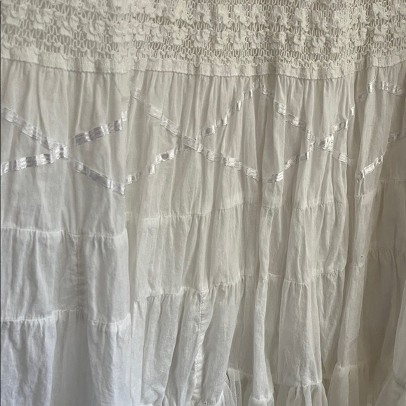 Elegant White Maxi Skirt - Picture 2 of 3